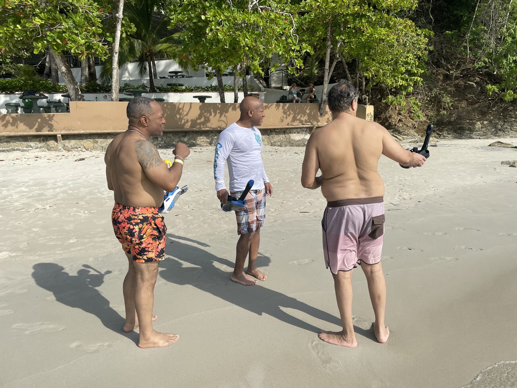 A quick briefing with the guide — the start of the best snorkeling Jaco beach has to offer. — Jacó beach snorkel tours with Snorkel Jaco