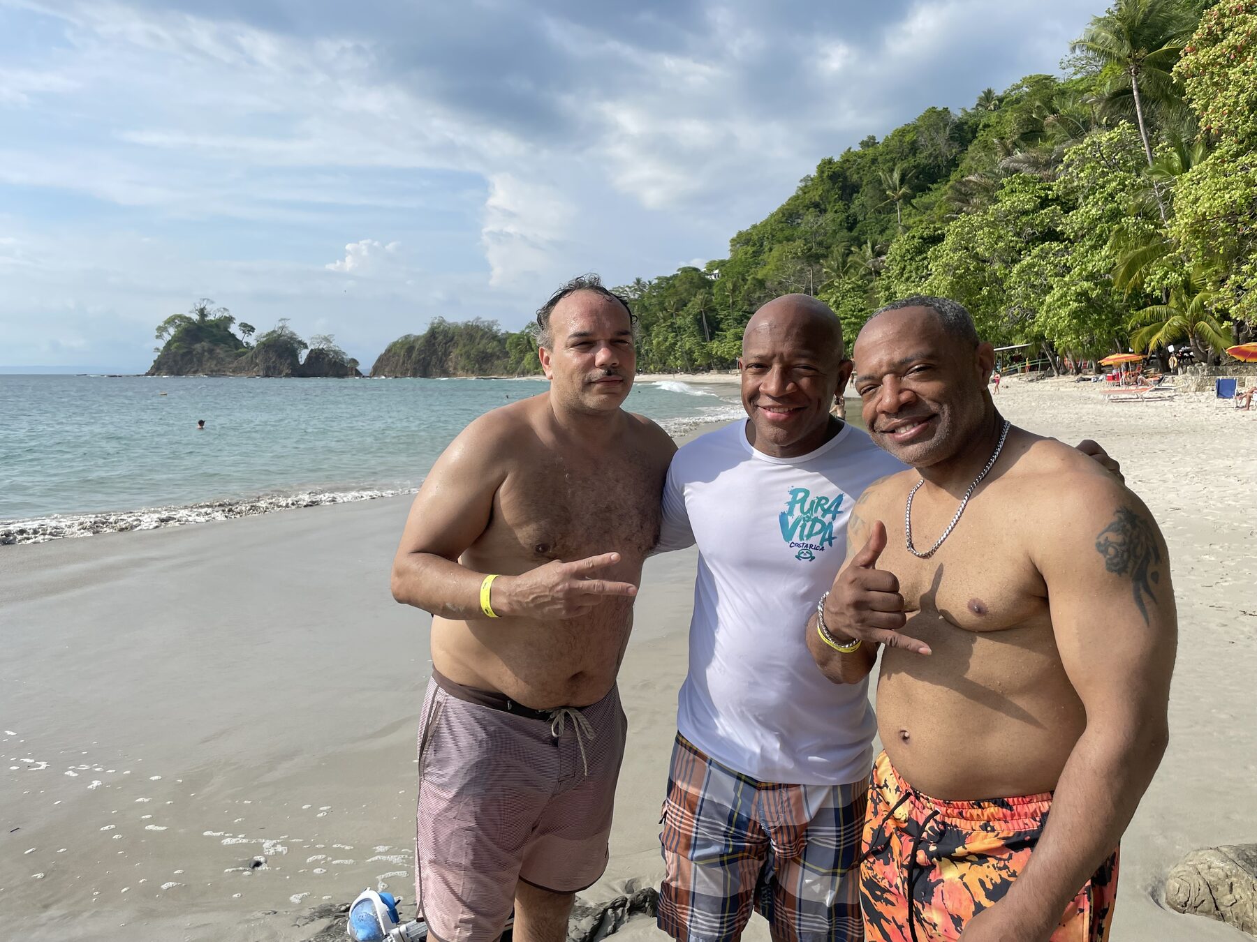 Guest with a full-face mask ready for another round of Jaco beach snorkeling. — Jacó beach snorkel tours with Snorkel Jaco