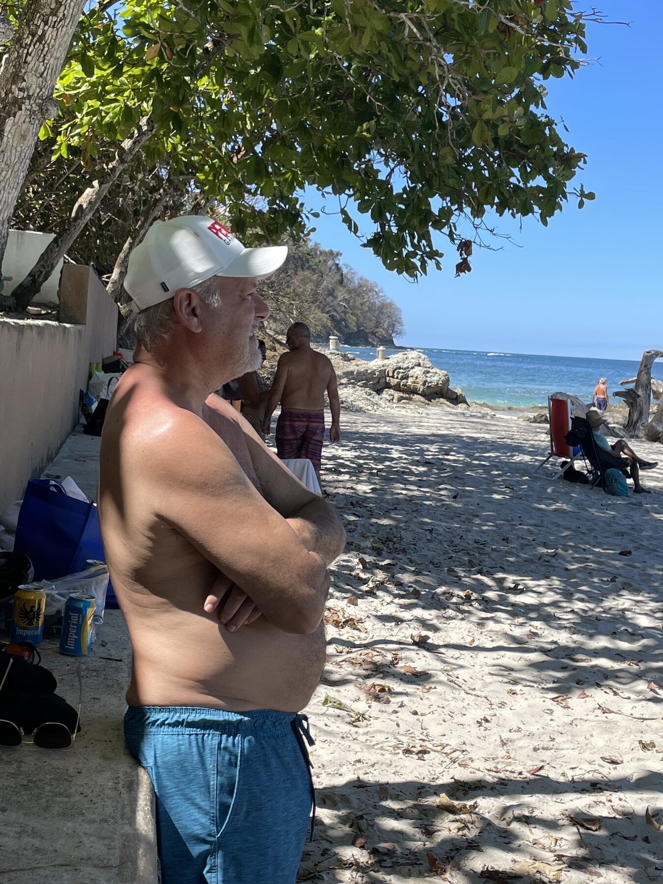 Guest in a hat protected from the sun before the top snorkel tour Jaco Beach offers near Playa Mantas
